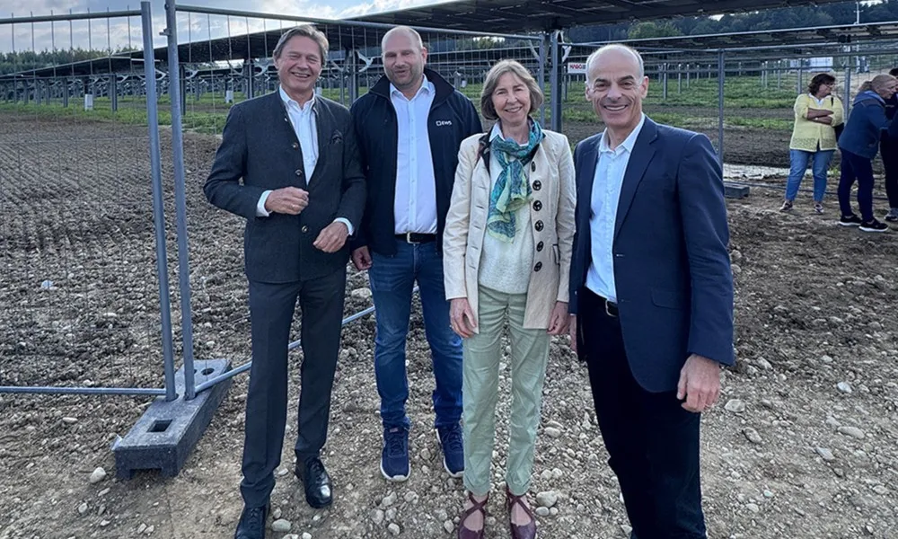 v.l.n.r.: DI Wolfgang Anzengruber (oekostrom AG), Ernst Steiner (EWS), Ehegattin von Herrn Anzengruber, Dr. Ulrich Streibl (oekostrom AG)