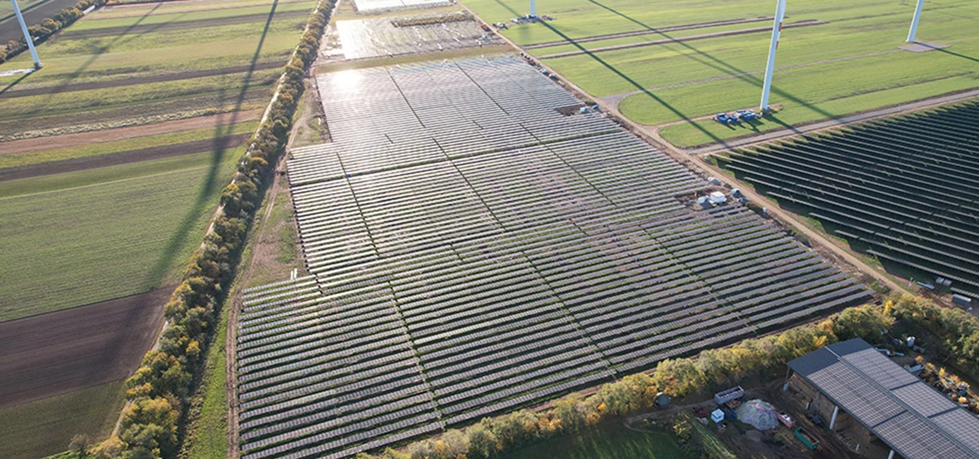 Hybridpark Parndorf aus Windpark und Sonnenfeld Agri-PV 