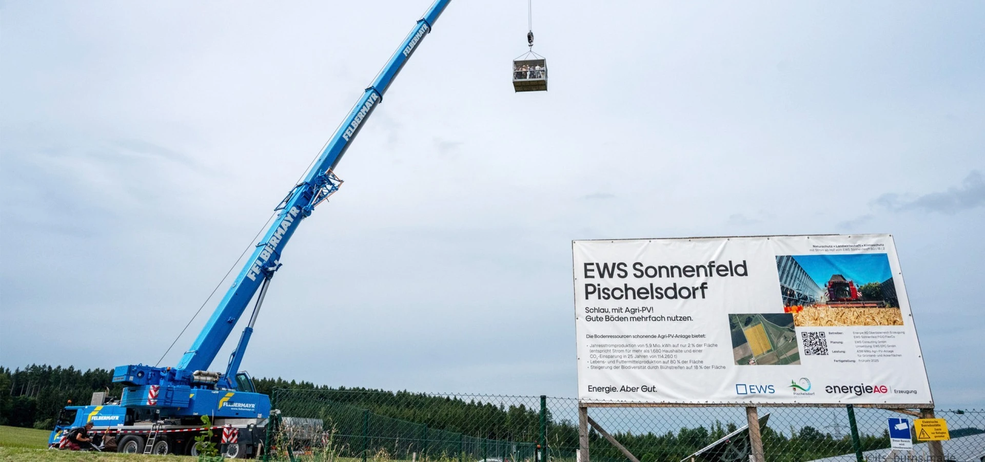 Im Personenkran über dem EWS Sonnenfeld Pischelsdorf