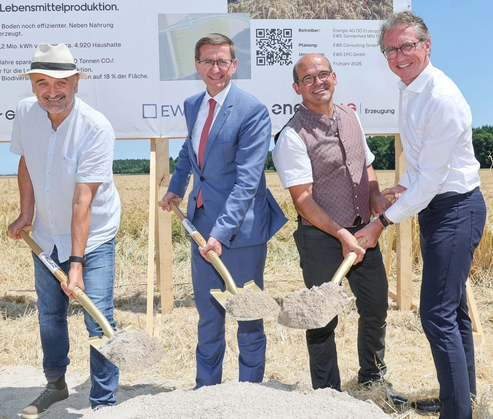 v.l.n.r.: Joachim Payr (EWS), LR Achleitner (Energie AG), Josef Zechmeister (Bürgermeister Mining), Leonhard Schitter (Energie AG)