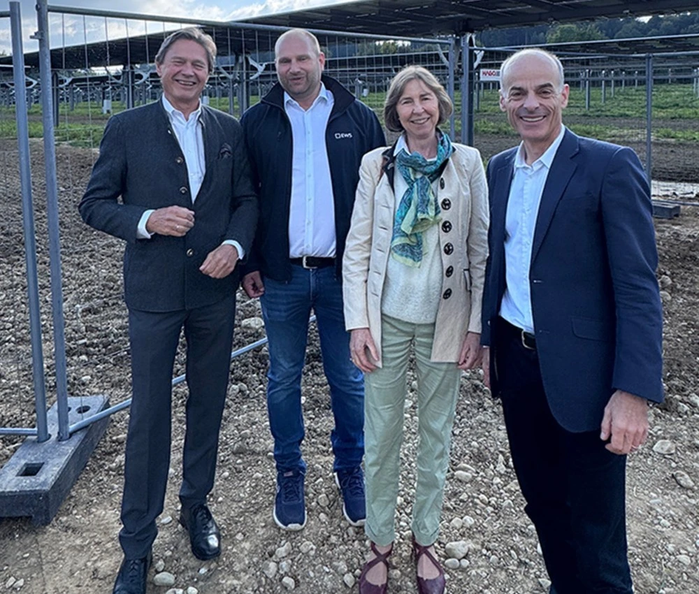 v.l.n.r.: DI Wolfgang Anzengruber (oekostrom AG), Ernst Steiner (EWS), Ehegattin von Herrn Anzengruber, Dr. Ulrich Streibl (oekostrom AG)