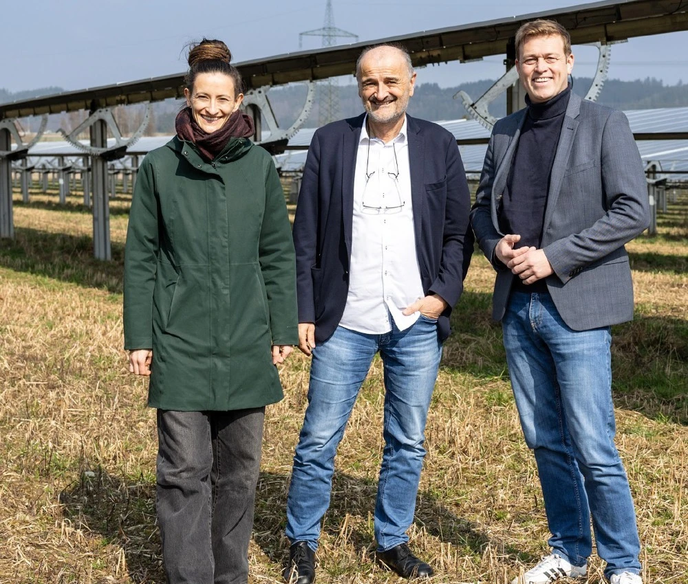 Alina Mirwald, Joachim Payr und Stefan Kaineder am EWS Sonnenfeld Pischelsdorf