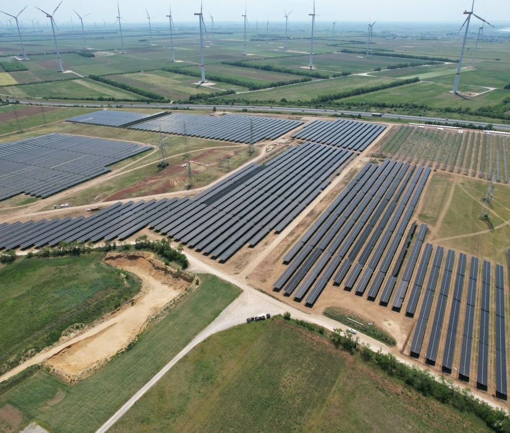 Hybridpark aus Wind und EWS Sonnenfeld Parndorf Hybridpark aus Wind und EWS Sonnenfeld Parndorf