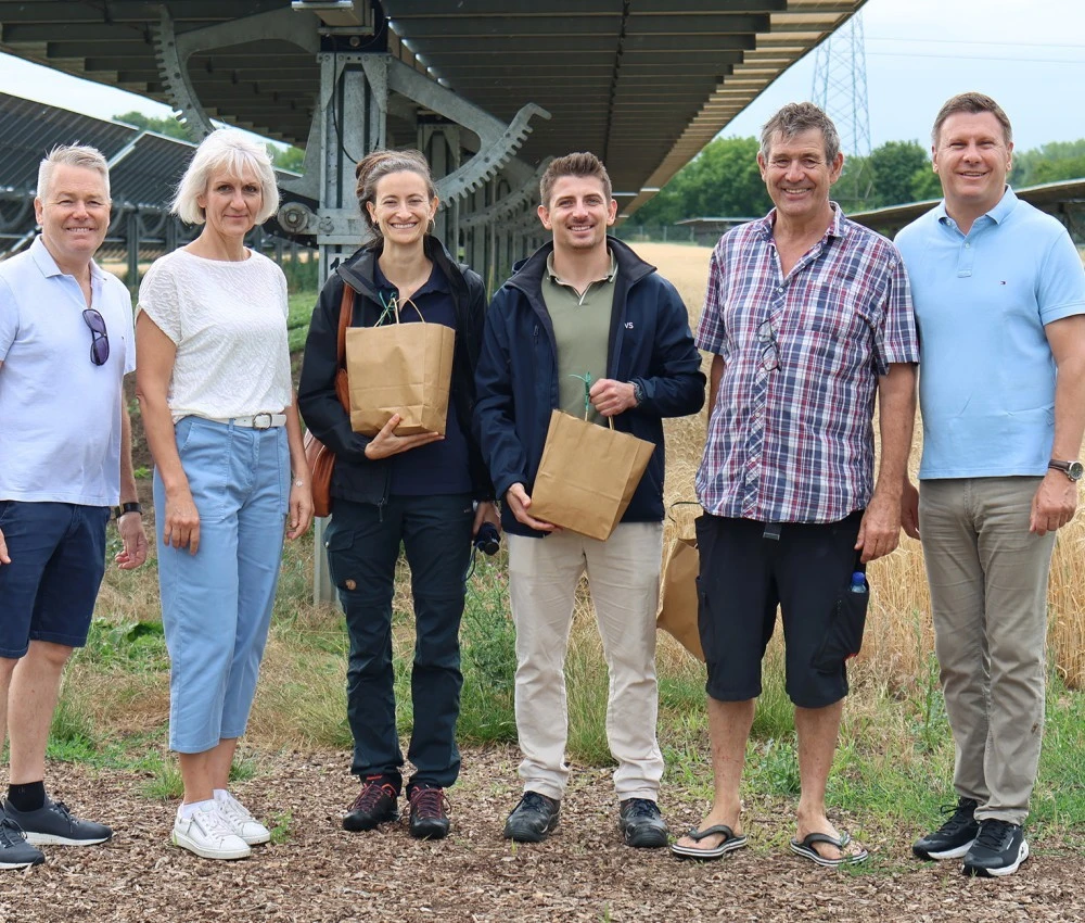 v.l.n.r.: Bgm. Erich Priewasser, Petra Wagner (Leitung der Geschäftsstelle BAV Braunau), Alina Mirwald (EWS), Julian Schauerhuber (EWS), Hannes Raser (Energiepark Bruck), Bezirkshauptmann und SHV-Obmann Mag. Gerald Kronberger, Foto: Umwelt Profis Braunau