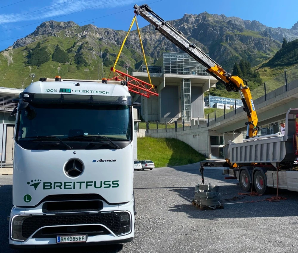 Umstieg auf E-Mobilität bei unseren Masttransporten